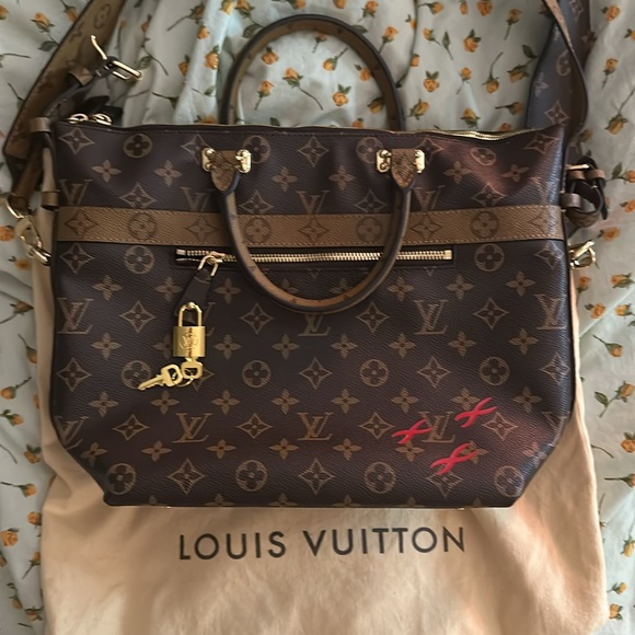 Reverse Monogram City Cruiser PM - Picture 5 of 9